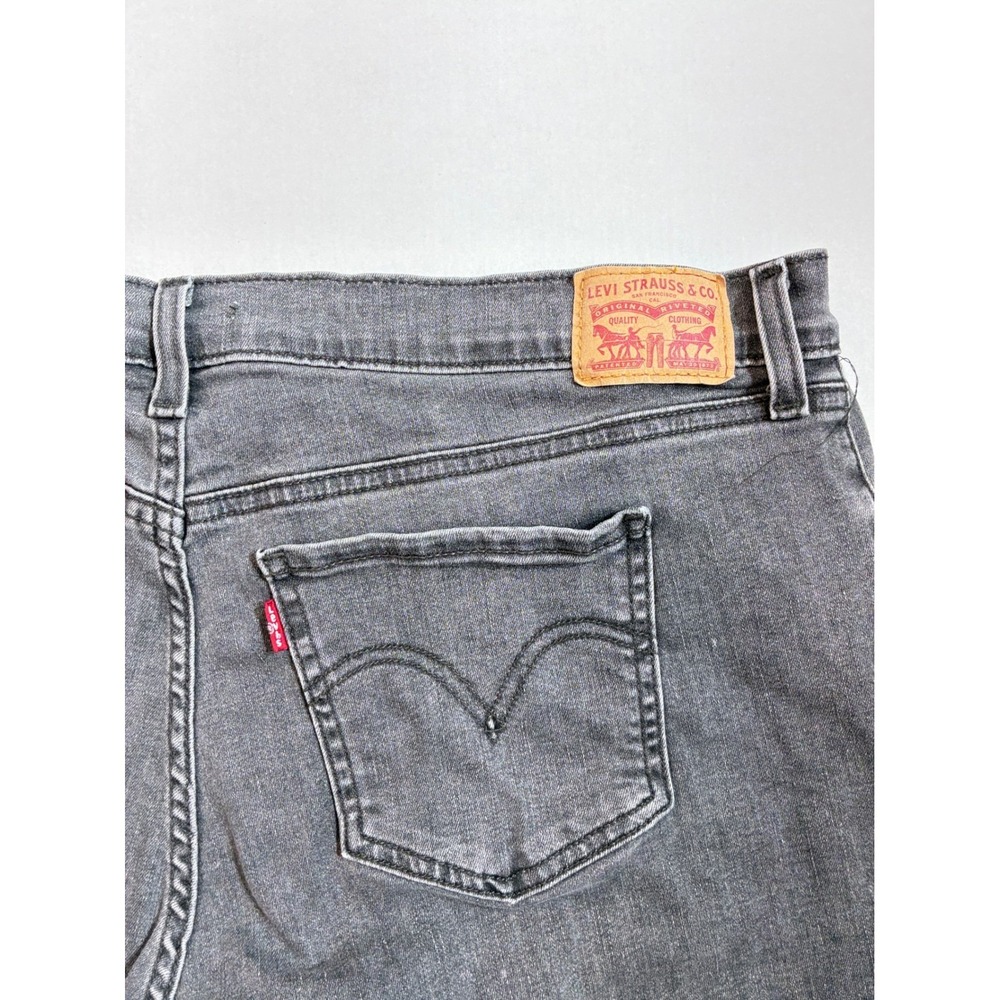 Levi's Mid Length Shorts Womens 34 Gray Denim Raw Hem Cutoff 29965-0149 - Picture 8 of 8